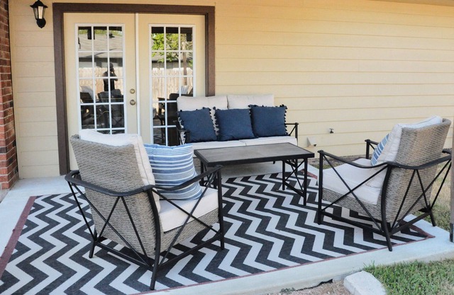 Near Kyle Field 3 Bedroom & Two Bath With Outdoor Fire Pit!