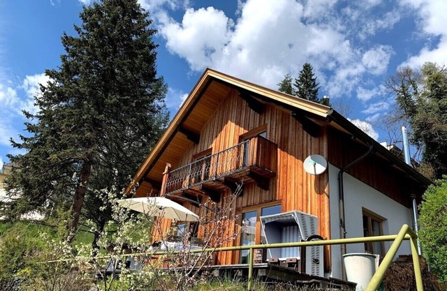 Near-natural house with garden, orchard, sauna, fireplace & free Wi-Fi