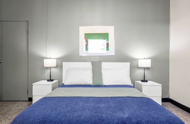 Near Old San Juan | Balcony | Free Parking | Smart TV | AC