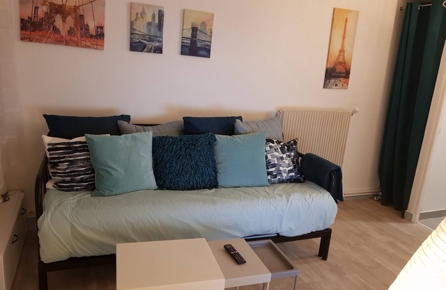 Near PARIS: Cozy Appartment at GARE Massy TGV & Massy Palaiseau & Direct Airport