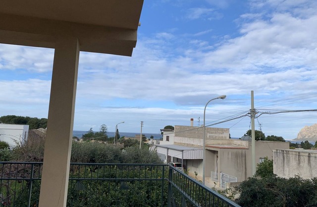 near the sea, with 1000 sqm garden