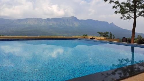 Neeli Betta Retreat-with Mountain view and a Pool