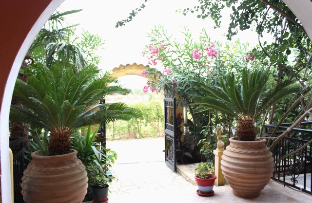 'Nefeli Apartment 1st Floor' with Sea View, Garden & Wi-Fi