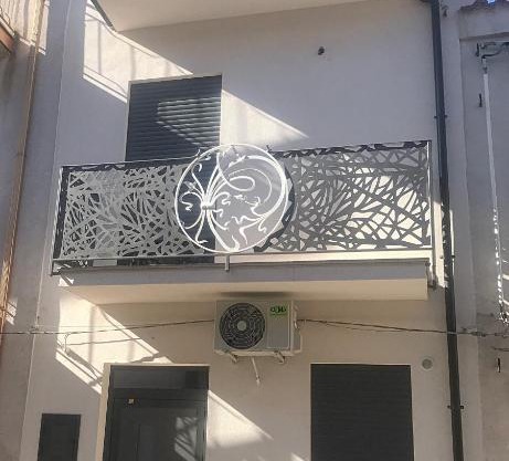 Nel borgo di Capri Leone