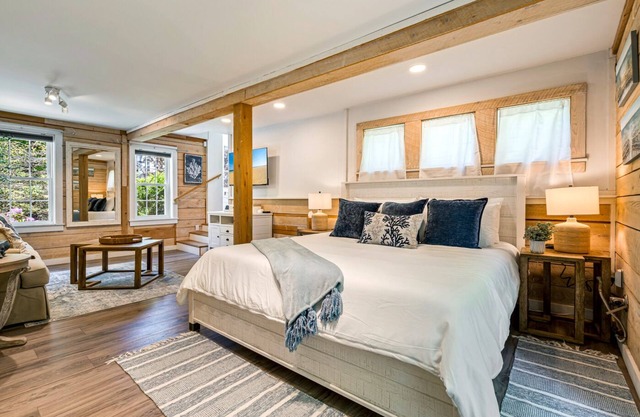 Nest at Town Landing - 5 Min Walk to Ocean, 2 King Beds, 15 Mins to Portland
