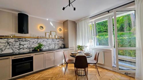 NEST Sopot, Garden Apartment with Bathtub, Apartament z ogródkiem i wanną