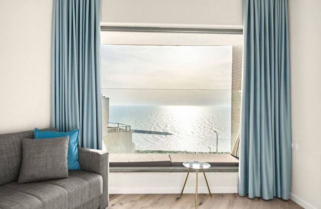 Netanya Beach & Pool Elegant Stay by Sea N' Rent