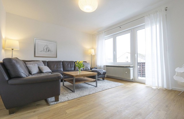 Neu Renovierte Ferienwohnung für bis zu Vier Personen mit Balkon