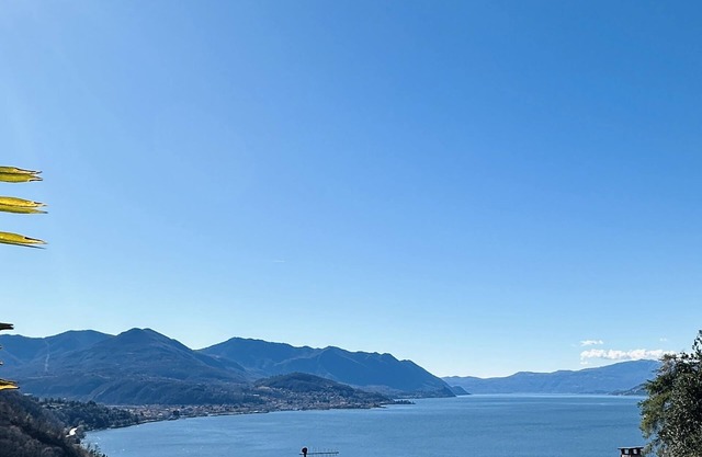 Neu Renovierte Ferienwohnung mit Fantastischem Ausblick auf den Lago Maggiore