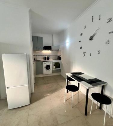 Neuwertiges Apartment mit schnellem WLAN, Glasfaser, Kostenlose Privatparkplatz auch für Transporter geeignet R24