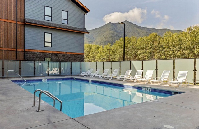 New 1 Bed Condo | Heated Outdoor Pool & Hot Tub