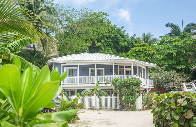 New 2 Bed 2 Bath Beach Suite in West Bay Village Roatan. New Generator
