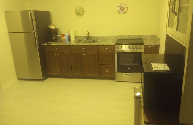 New 2 bedroom apartment. Quiet and setting, just bring your suitcase and enjoy.