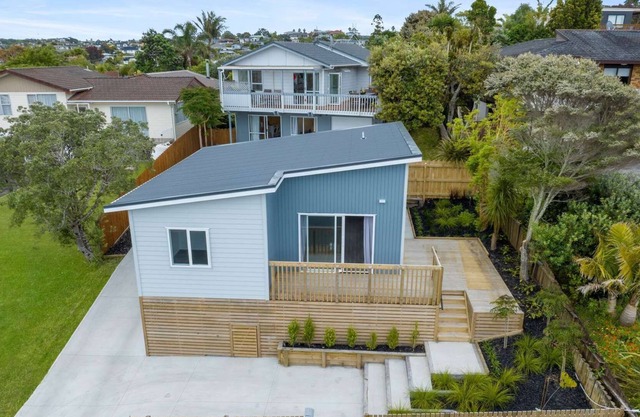 New 2 bedroom house 900m from beach