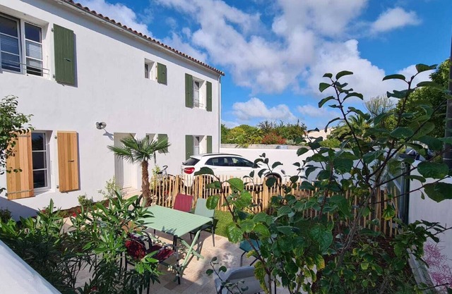 New 2-room apartment with sea view