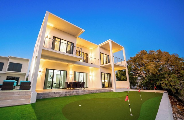 NEW 2Bdrs Luxury Villa w/Pool by the Canal - Perfect for families or couples