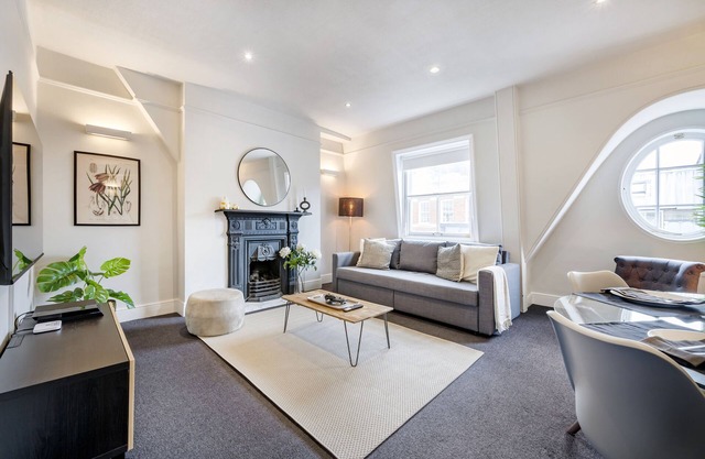 NEW! 2Bed/3Beds/2Bath/Cov Gd Piazza/1 min subway