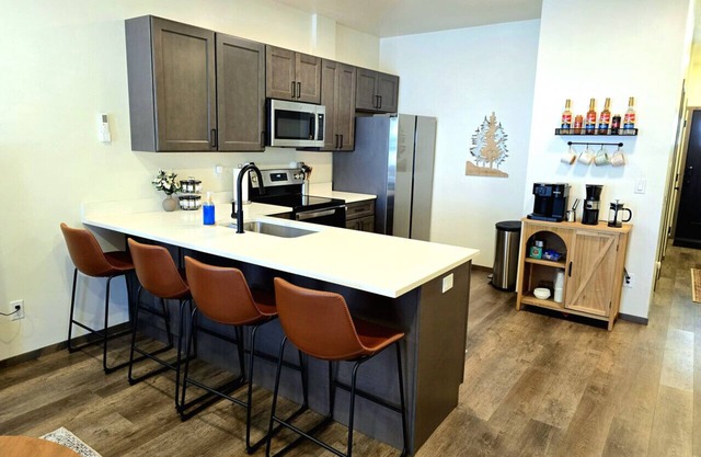 New 2BR/2BA Near Hayden, Garage