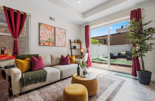 NEW! 3BR/2.5 Bath/15min-NYC/5min-PATH Train, Yard, Gameroom, Parking- SLEEPS 12