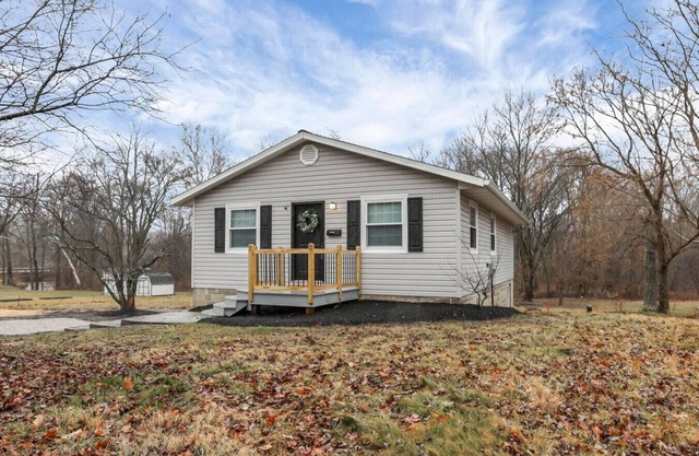 New Albany Charmer - Over 1 Acre !
