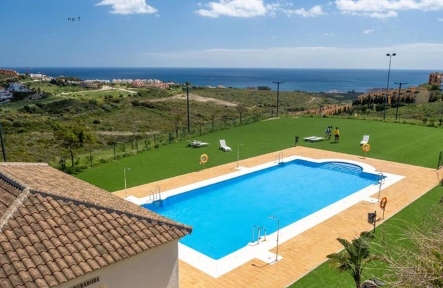 New and bright 3 bed apartment, 3min drive from an ecological reserved beach.