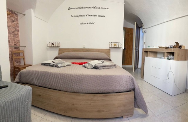 New and bright apartment 100 meters from the central square, castle view