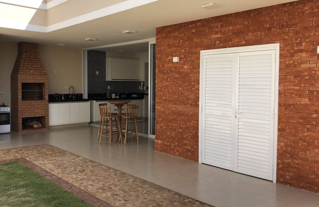 New and integrated house, heated pool, air-conditioned rooms!