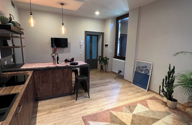 New apartment in the midst of greenery just minutes from Lake Como.