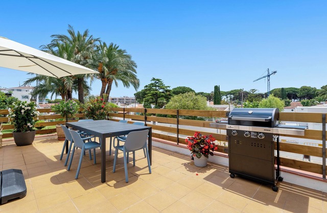 New Apartment "La Terrassa" with Sea Views, Large Terrace and Wi-Fi