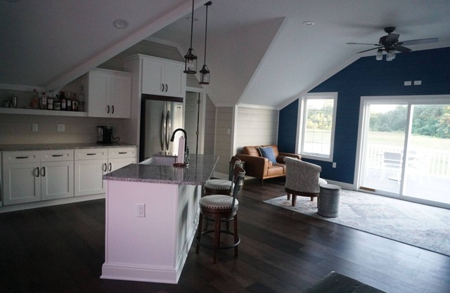 New Barn Apartment on 55 acres/waterfront