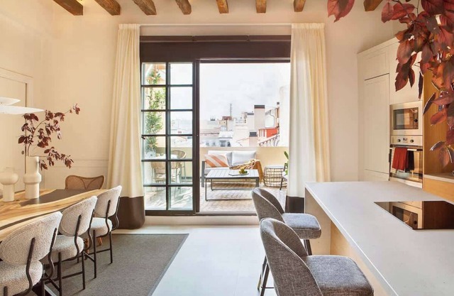 New-Beautiful Rooftop Apartment