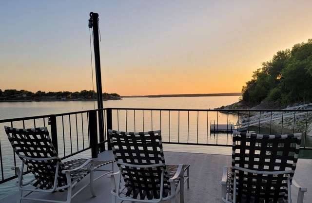 New! Best Location! Spectacular Views Dock Arcade