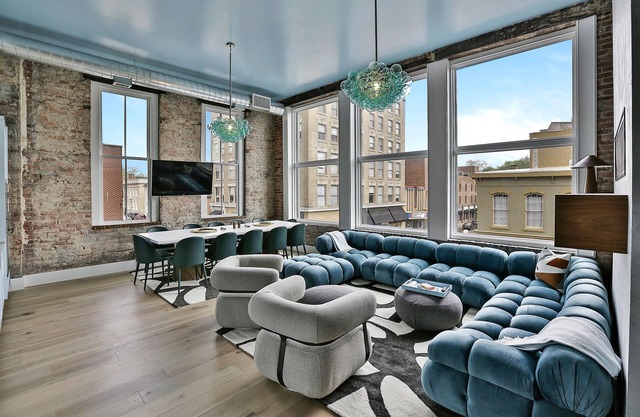 NEW Bourbon Trail Luxury Loft in Downtown Frankfort/5 BR + 5 Bath/Sleeps 10