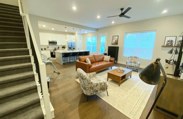 New-build Lax 4 Bedrooms with En-suite Baths 1.5 Miles to Texas A&M