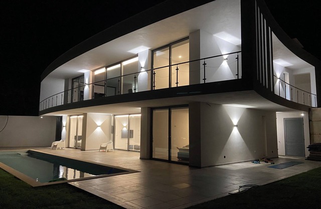 New build modern villa 10 min walk from lagoon and city center