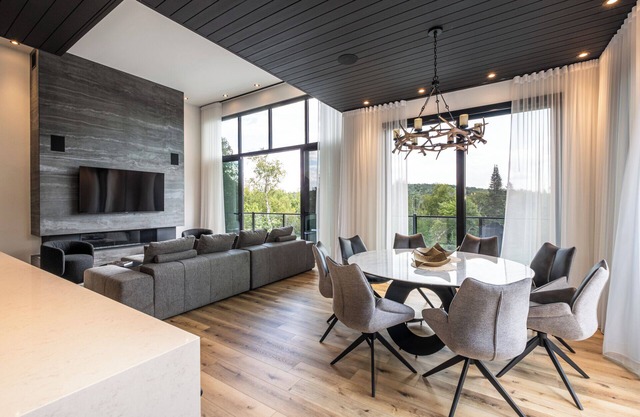 NEW! Chalet Aurora | 5 Bedrooms | Hot tub | Outdoor Pool/Tremblant Living