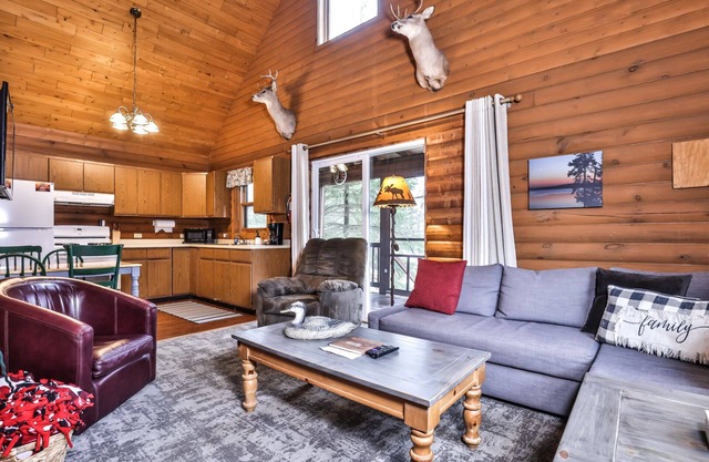 NEW! Charming cabin on Cisco Chain of Lakes
