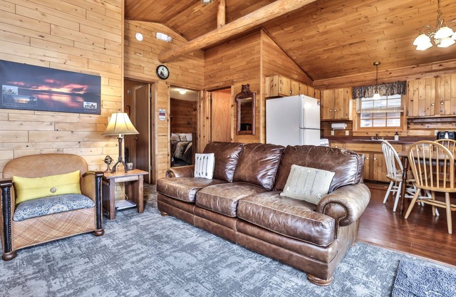 NEW! Charming cabin on Cisco Chain of Lakes