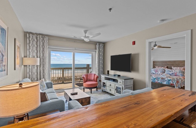 NEW CONSTRUCTION-Pool-Top Floor Luxury Oceanfront Condo-KeylessCheckin-RR Host