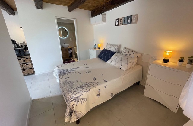 New cosy gîte with swimming pool in the south of the Lot