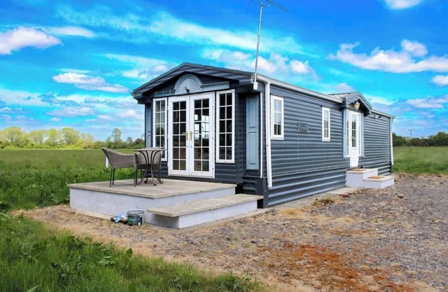 NEW Couples Hideaway | Puppy Lounge & Horse Views