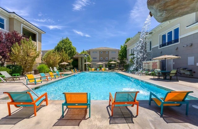New Cozy 1BR Apt with Gym, Sauna & Heated Pool Access