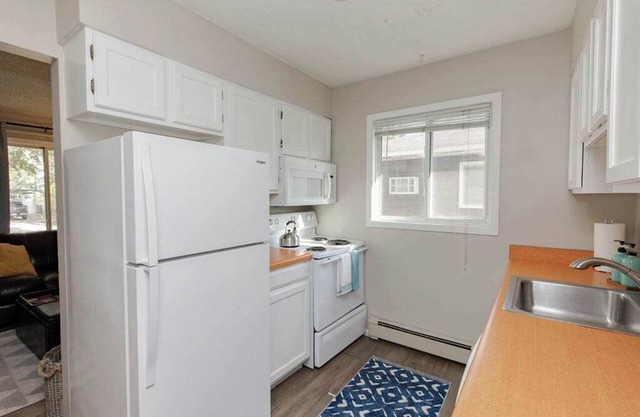NEW Cozy 2-bedroom, sleeps 6!