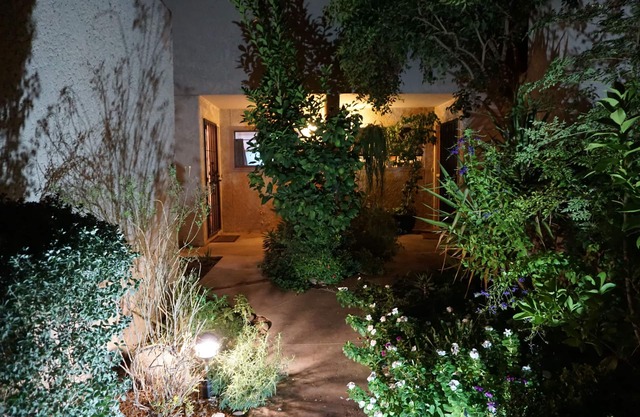 “New” Cozy Central Townhouse 2bed/2bath with garage