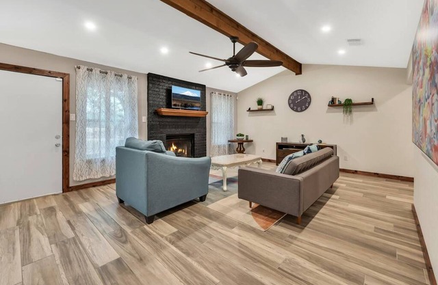 New Cozy Retreat Located 15 Minutes to Waco