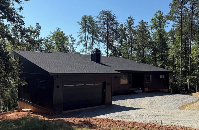 New Custom Built Modern Lake House near vineyards, orchards, Biltmore and more.