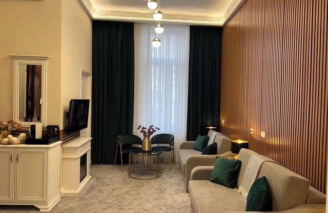 New Deluxe Charming 1-bedroom apartment in terrific Bucharest with WiFi,AC.