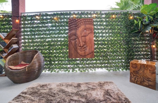 New! Dream Haus w/private balcony. 10 minutes to Las Vegas strip