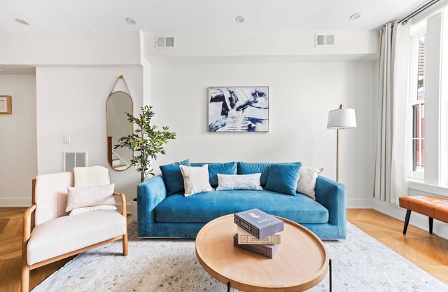 NEW! Entire 3 Flrs Townhome w/Arcade; Under 10 Mins Drive to All Path Trains