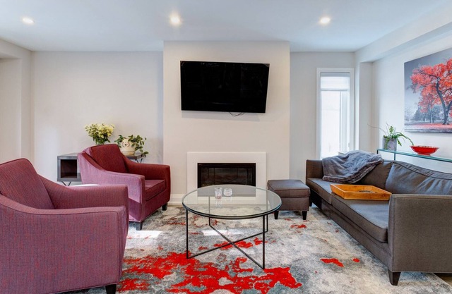 New Executive Home in Historic Markham
